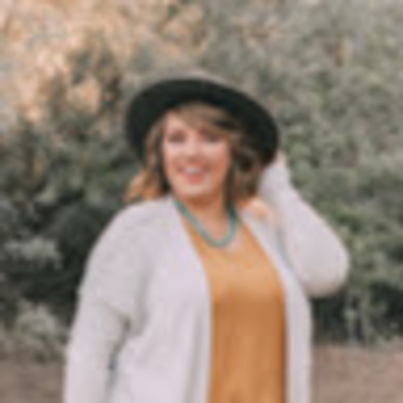 Meet your Posher, Ariel - Picture 1 of 1